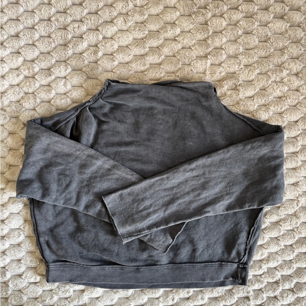 Free People We The Free cropped crew mineral wash gray pullover sweatshirt.